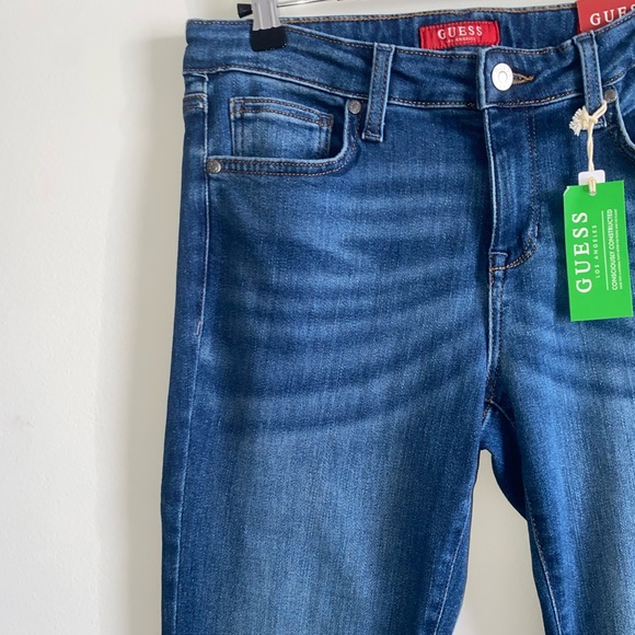 NWT Guess Straight Leg Medium Wash Jeans - Picture 5 of 5